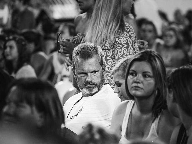 Foto di papà molto tristi ai concerti degli One Direction articolo