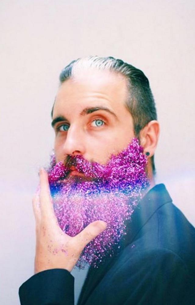 Moda di Natale: la barba glitterata &egrave; gi&agrave; tendenza articolo