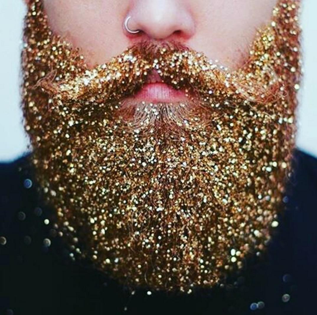 Moda di Natale: la barba glitterata &egrave; gi&agrave; tendenza articolo