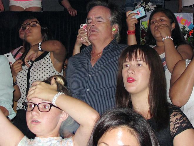 Foto di papà molto tristi ai concerti degli One Direction articolo