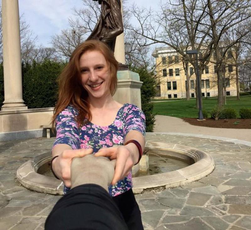 Il braccio selfie per far finta di avere un fidanzato e non sentirsi più sole! articolo