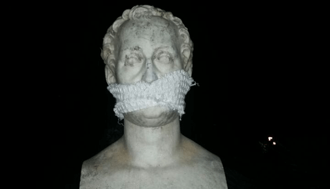 La Buona Scuola: statue imbavagliate per dire no