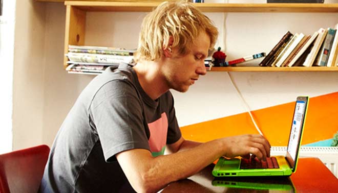 Cosa fai mentre aspetti che ti rispondano in chat?