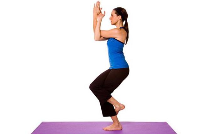 foto di posa yoga dell'aquila