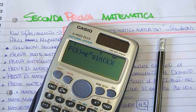  foto di calcolatrice Casio FX991ES PLUS