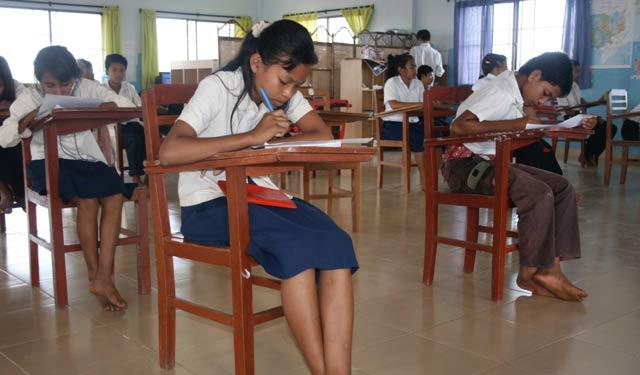 foto di esami di maturità in cambogia