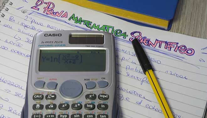 foto di calcolatrice casio FX991ES+