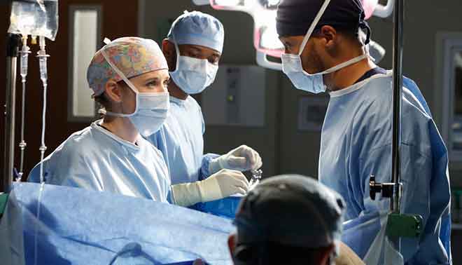Sangue e turni massacranti, la vera vita del dottore