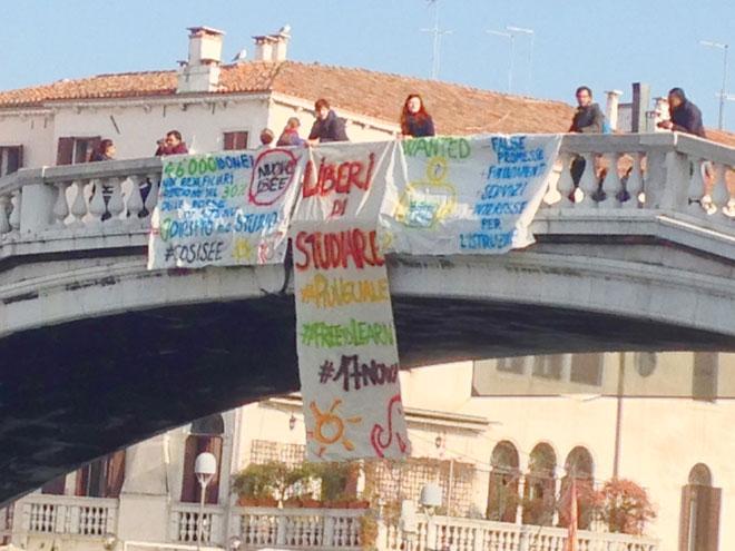 foto di protesta studenti