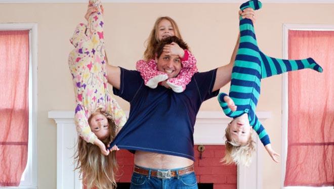 foto di papà gioca