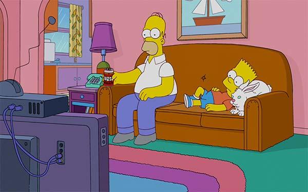  foto di homer davanti la tv