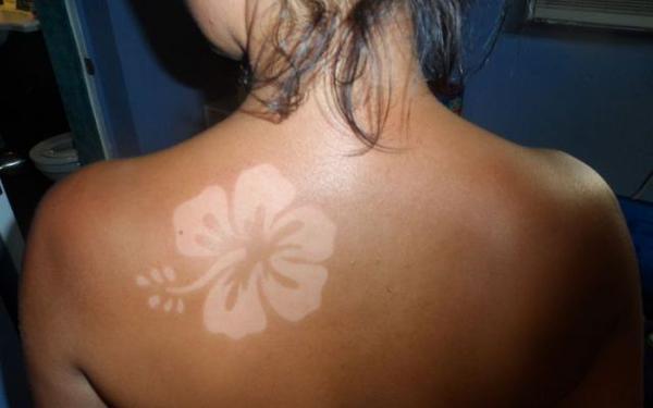 foto di tatuaggio ibisco
