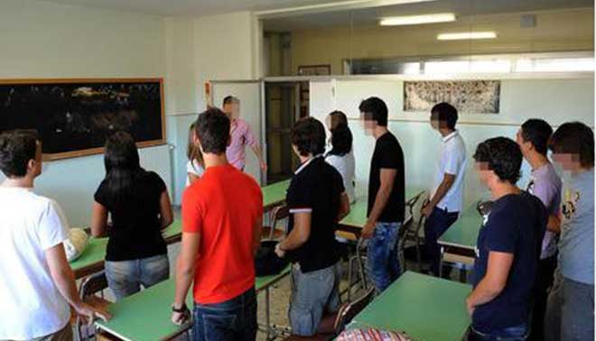 Sei nera: niente 10 a scuola
