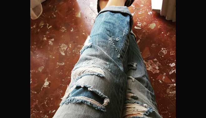  foto di Jeans strappati