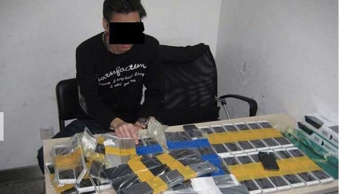 Un contrabbandiere di Iphone da record