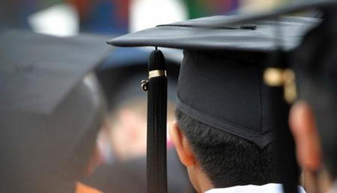 foto di laurea che allunga la vita