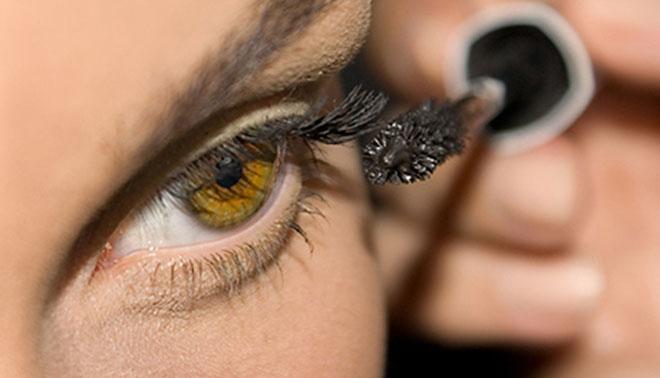  foto di Trucco imperfetto per le femmine
