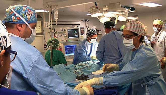  foto di medico a bordo