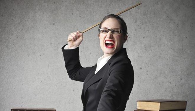 foto di professoressa minacciosa