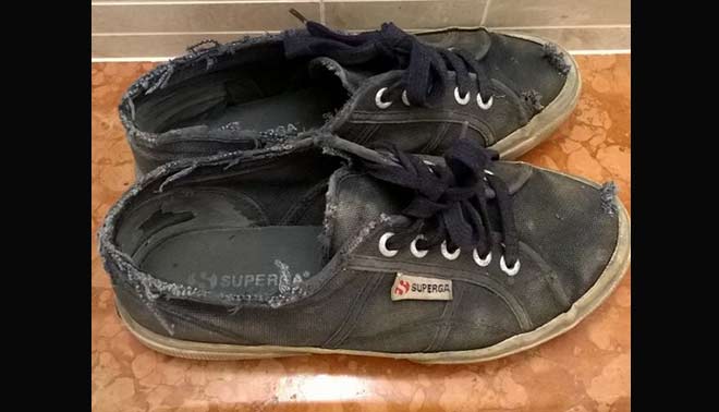  foto di Scarpe distrutte