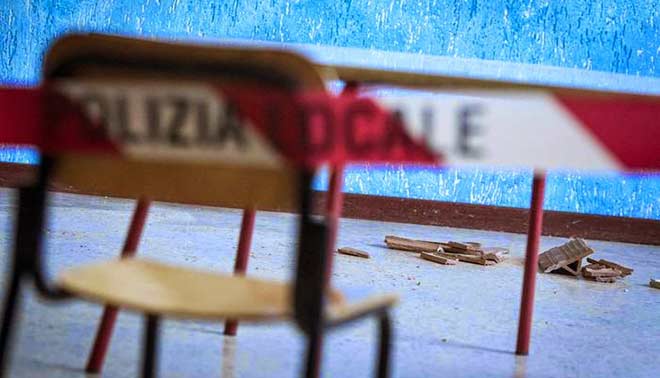 foto di scuole che rischiano la chiusura