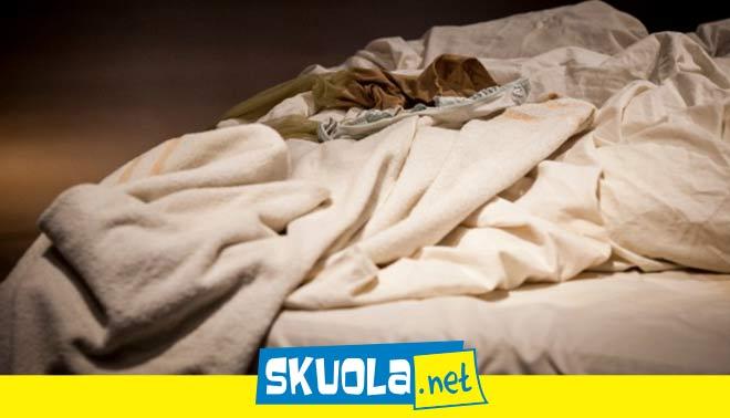 foto di sistemarsi il letto