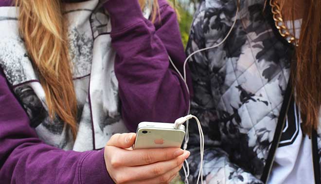 Meno di 16 anni? Vietato lo smartphone a scuola