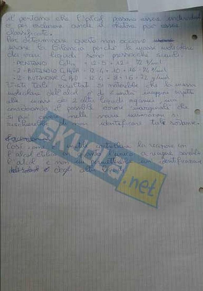foto della soluzione della simulazione della seconda prova di Scienza della maturità del liceo scientifico