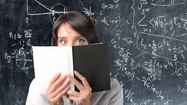  foto di studentessa in difficoltà