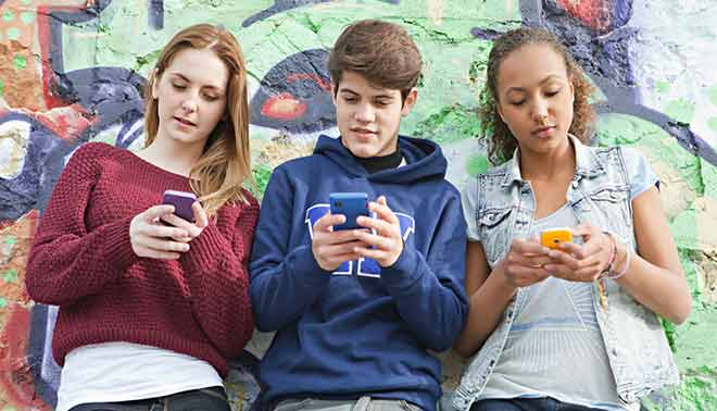 Uno studente su 6 si divide passa più tempo su internet che a scuola