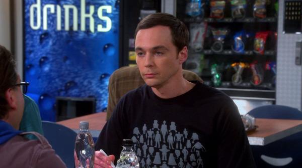 The Big Bang Theory: le 30 magliette più belle e nerd di Sheldon Cooper articolo