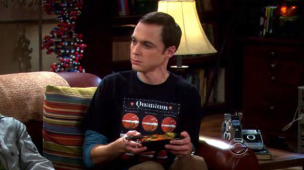 The Big Bang Theory: le 30 magliette più belle e nerd di Sheldon Cooper articolo