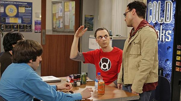 The Big Bang Theory: le 30 magliette più belle e nerd di Sheldon Cooper articolo