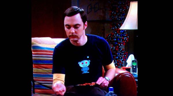 The Big Bang Theory: le 30 magliette più belle e nerd di Sheldon Cooper articolo