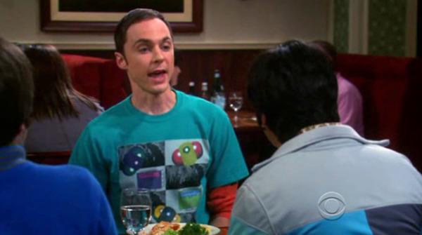 The Big Bang Theory: le 30 magliette più belle e nerd di Sheldon Cooper articolo