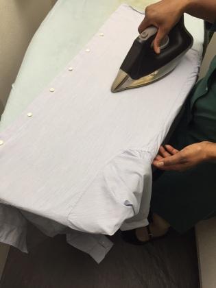 Come stirare una camicia: tutti i passaggi da fare articolo