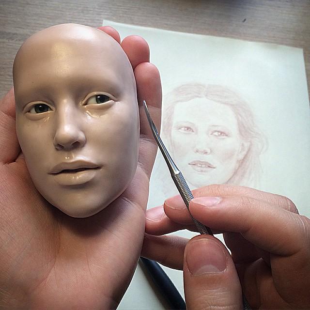Un artista russo realizza bambole così realistiche da mettere i brividi! articolo