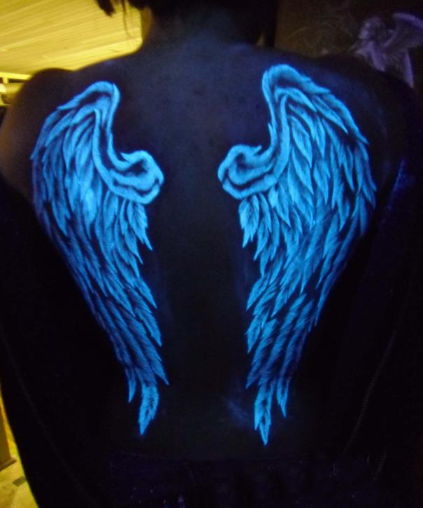 17 tatuaggi che si illuminano di notte articolo