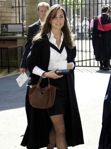25 Personaggi Famosi che hanno la LAUREA ma tu non lo sai! articolo