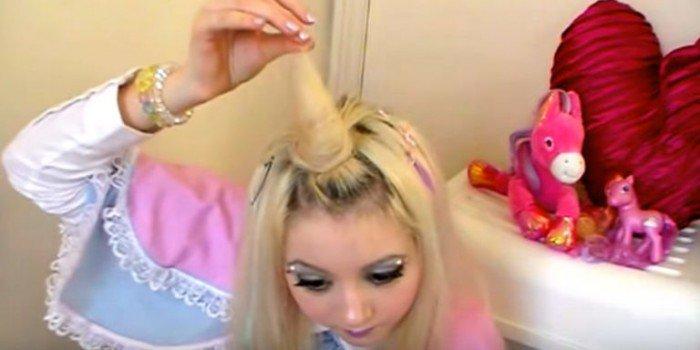 E' arrivata una nuova tendenza: i capelli a forma di Unicorno articolo