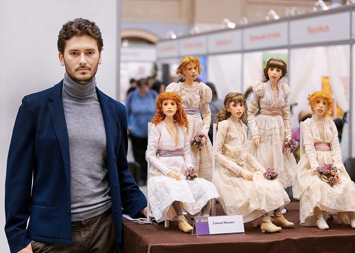 Un artista russo realizza bambole così realistiche da mettere i brividi! articolo