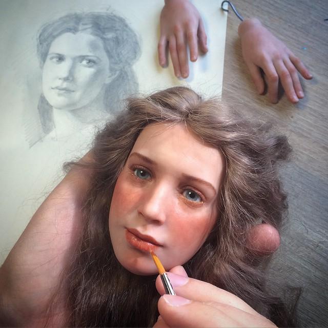 Un artista russo realizza bambole così realistiche da mettere i brividi! articolo