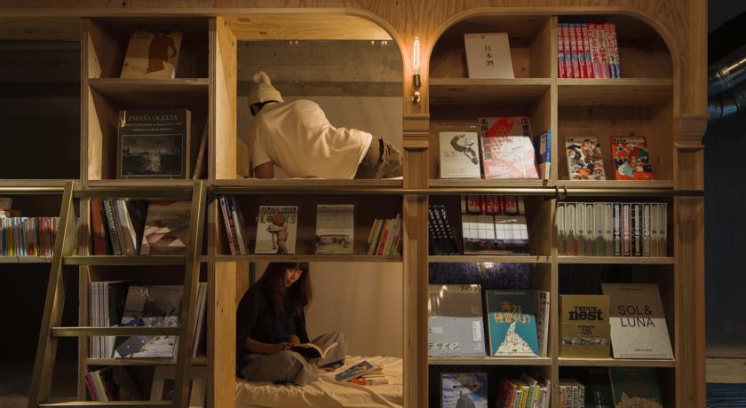 A Tokyo apre il primo hotel libreria al mondo articolo