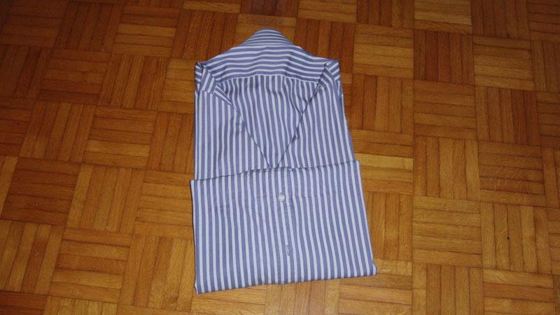 Come piegare perfettamente una camicia in pochi passaggi articolo