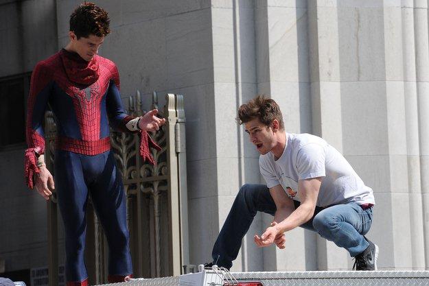 Le 30 Star di Hollywood con le loro controfigure! Sono quasi UGUALI! articolo