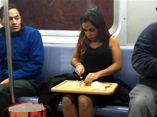 Le 20 cose assurde che vedete solo in Metropolitana! articolo