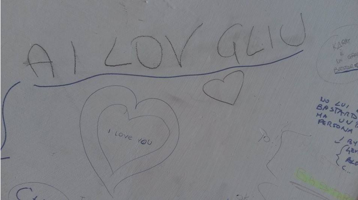 Le 20 dediche d'amore (sui MURI) più SGRAMMATICATE di sempre! articolo