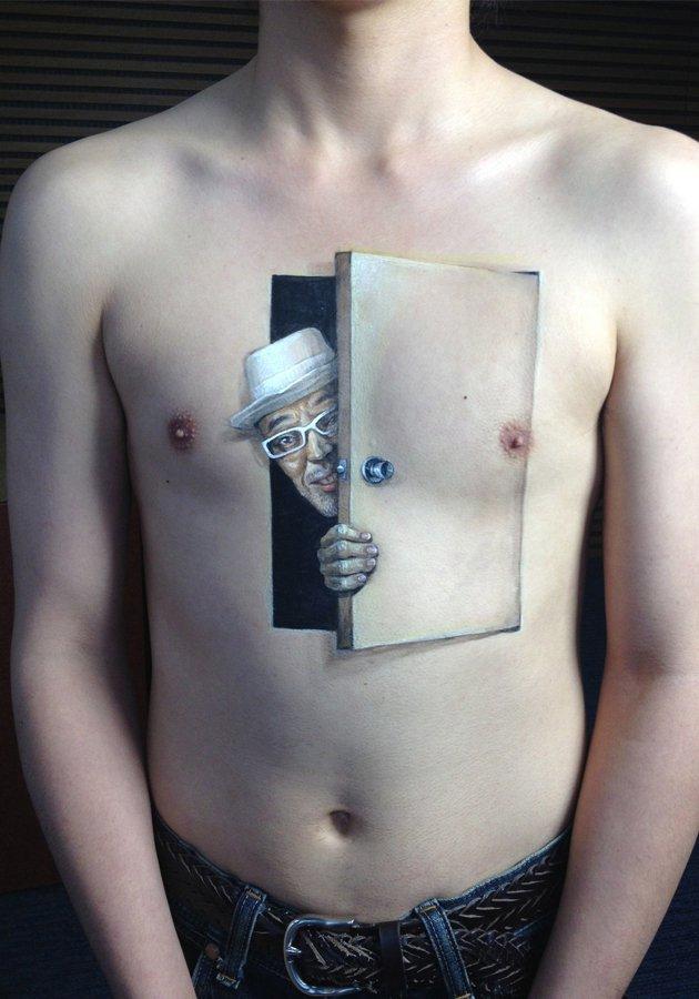 25 Tatuaggi che creano sorprendenti illusioni ottiche da farti girar la testa! articolo