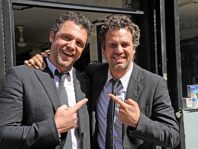 Le 30 Star di Hollywood con le loro controfigure! Sono quasi UGUALI! articolo