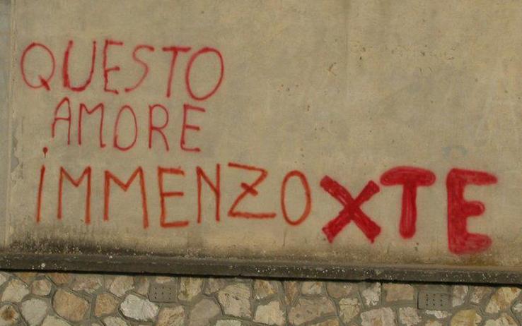 Le 20 dediche d'amore (sui MURI) più SGRAMMATICATE di sempre! articolo